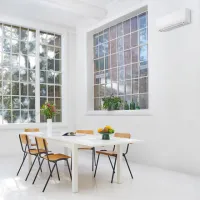 Daikin Comfora 3,5 kW-os split inverteres oldalfali klímaszett
